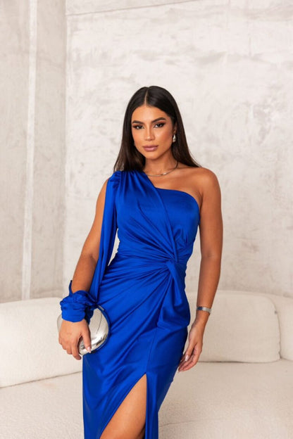 Fione - Elegant and Refined Dress