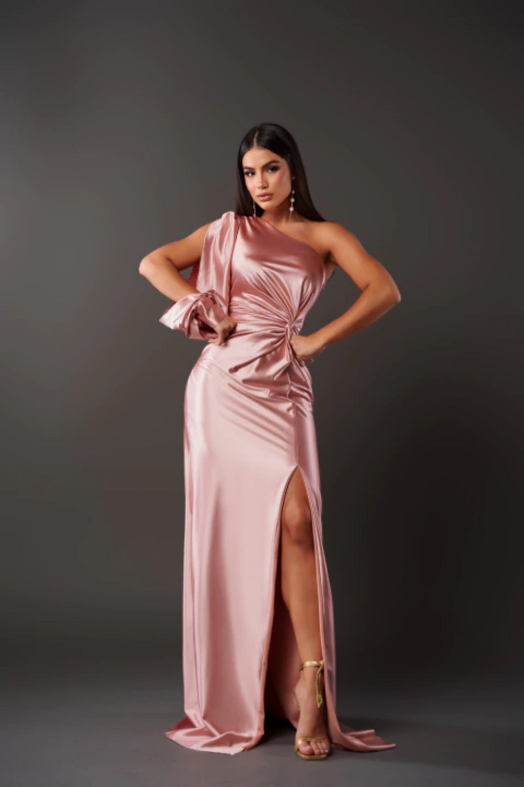 Fione - Elegant and Refined Dress